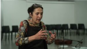 Carmen Baliero, compositora y pedagoga, conversando sobre educación musical en la nota "Imaginar un renovatorio de música" de Collegium