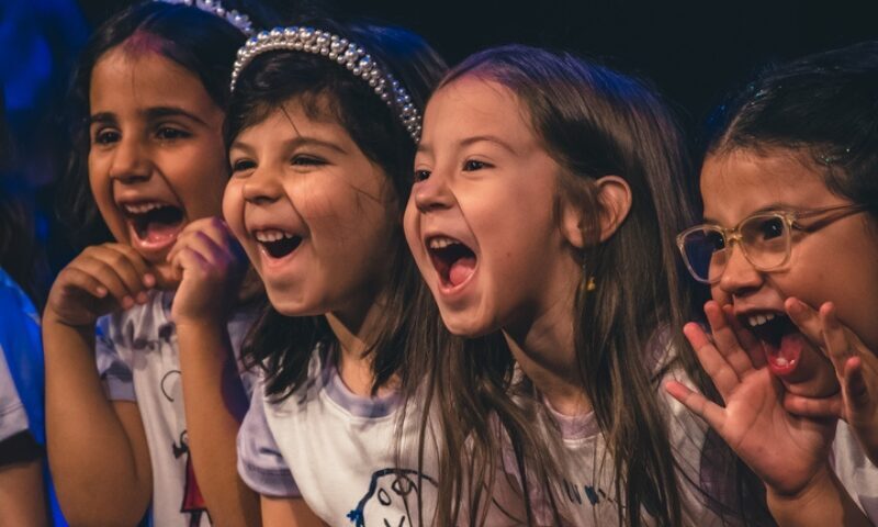 Ilustración de tapa del newsletter Infancias, edición sobre la relación de los más chicos con la música, Collegium